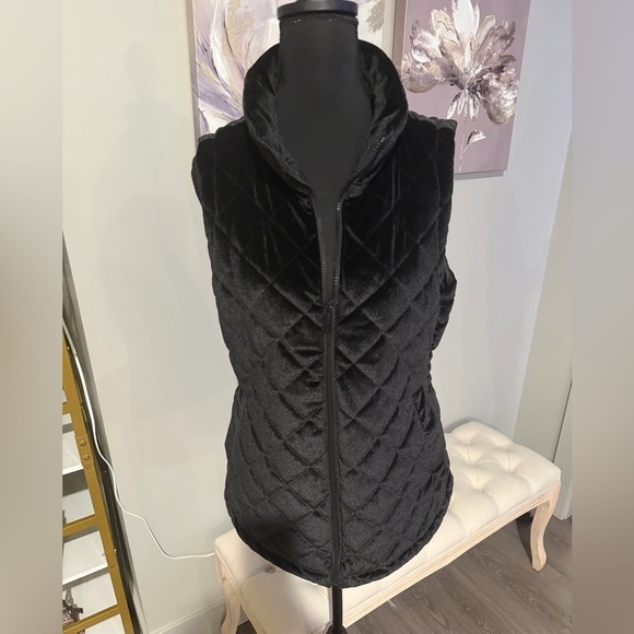 Kenneth Cole New York Jackets & Blazers - NWOT Kenneth Cole Velvet Black Quilted Vest size Medium